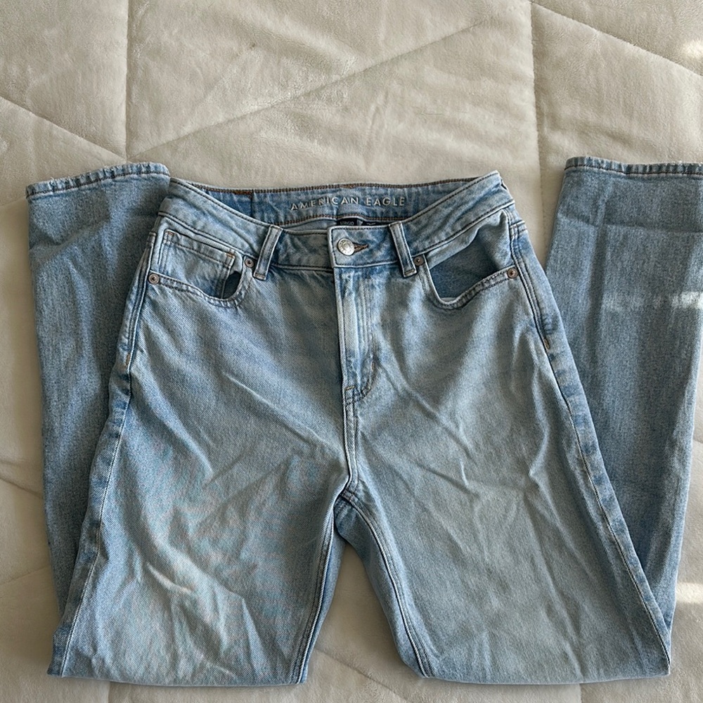 American Eagle Outfitters Strigid Mom Jeans light Blue Size 2 Regular